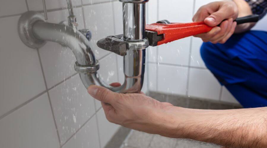Expert burst pipe repair services in Alcalde, NM